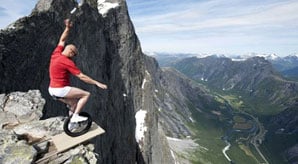 Breathtaking-Photography-of-Risky-Moments