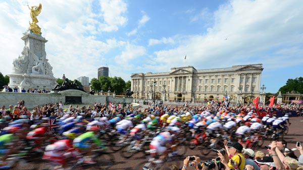 Buckingham-Palace-Road-Race-Cycling-HD-Wallpaper