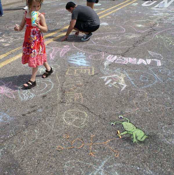 Amazing-Street-art-of-David-Zinn-Sluggo (66)