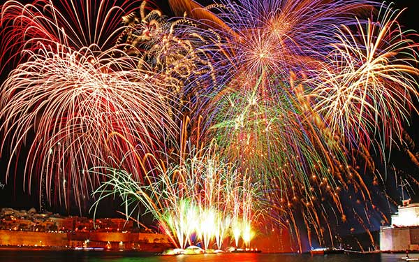 Grand_Fireworks_Celebrations_Wallpaper