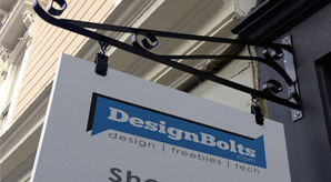 Free-Outdoor-Advertisement-Store-Sign-Wall-Mounted-Mockup-PSD