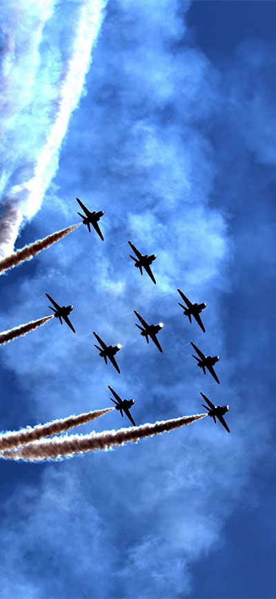 Air_Parade_iPhone-XR-Wallpaper