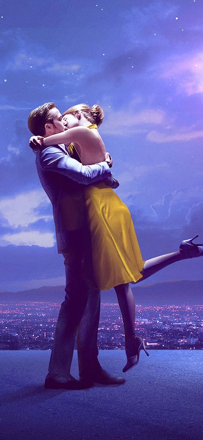 Couple-Kissing-iPhone-Xs-Wallpaper