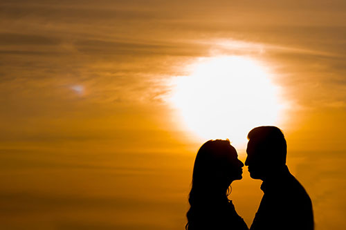 Couple-in-Love-Kissing-Picture