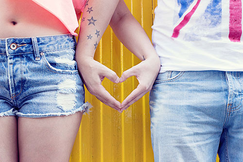 Heart-Shape-with-hand-Couple-in-Love-Picture