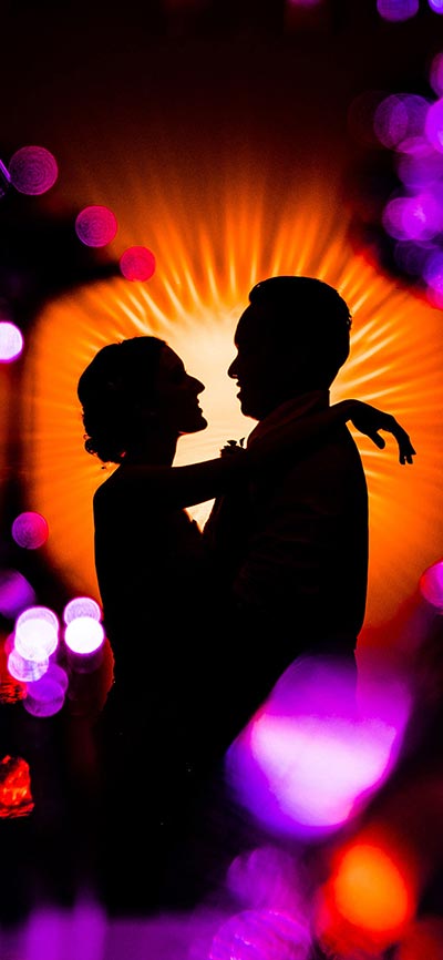 couple_in-love-silhouette_iPhone-X-Wallpaper