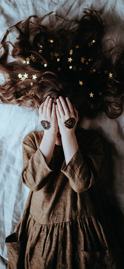 Girl-Hiding-Face-High-Quality-iPhone-11-Wallpaper