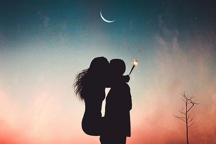Couple-Kissing-Valentine-Day-2020-Wallpaper