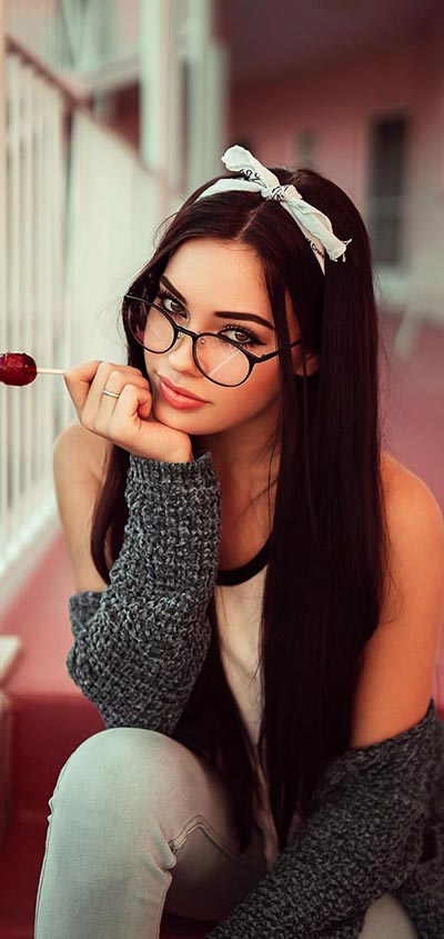 cute-girl-Samsung-Galaxy-Note-10-Wallpaper-2020