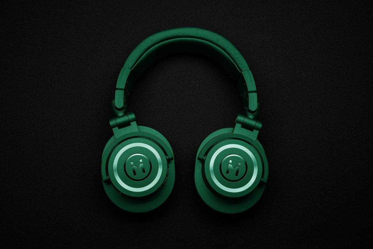 Download Free Wireless Headphone Logo Mockup PSD | Designbolts